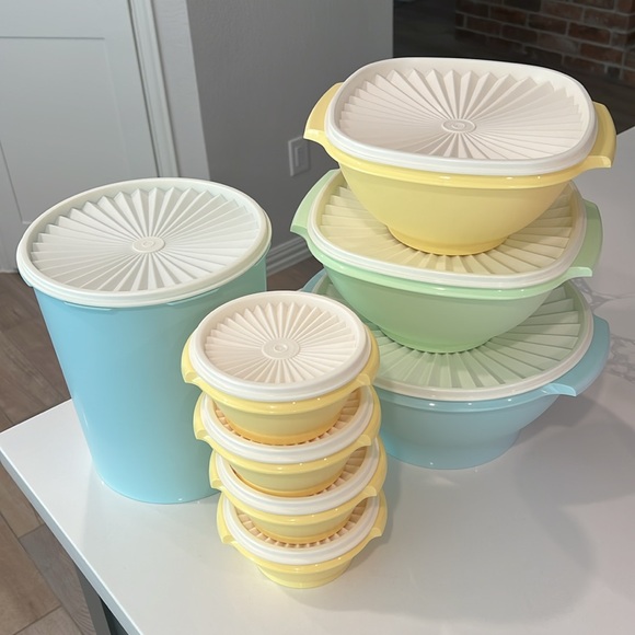 Cute. Tupperware 8pc Set - Picture 3 of 16